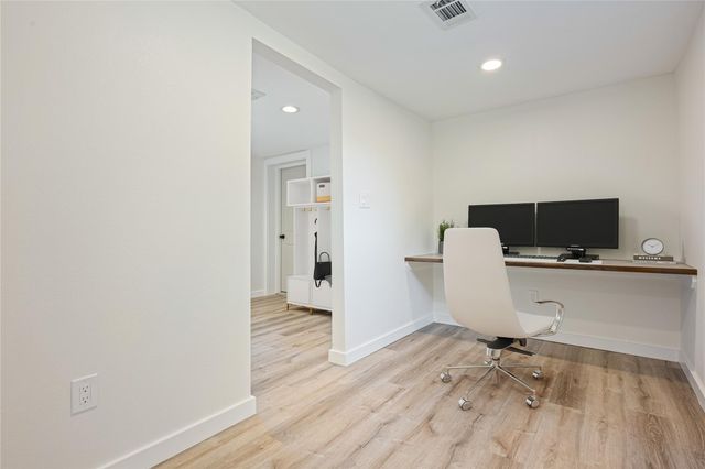 284 Mossy Meadow Drive, West Columbia, TX 77486