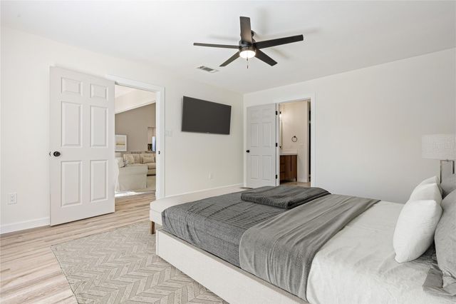 284 Mossy Meadow Drive, West Columbia, TX 77486