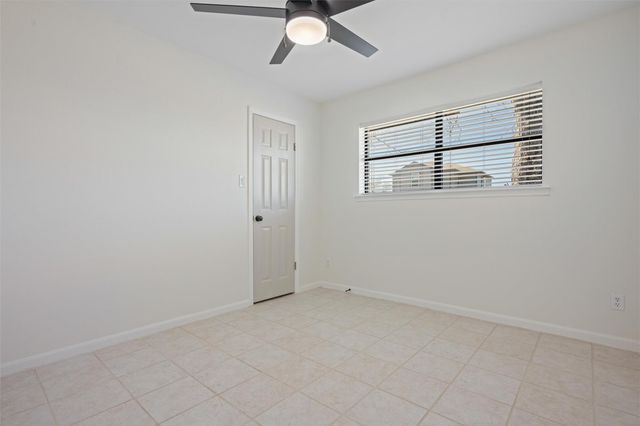 284 Mossy Meadow Drive, West Columbia, TX 77486