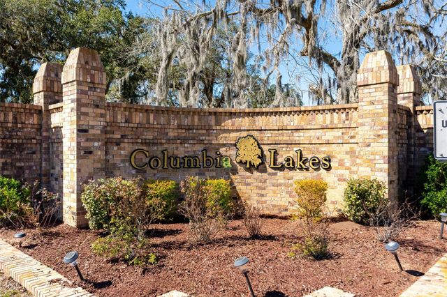 284 Mossy Meadow Drive, West Columbia, TX 77486