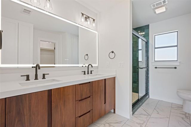 284 Mossy Meadow Drive, West Columbia, TX 77486