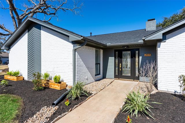 284 Mossy Meadow Drive, West Columbia, TX 77486