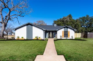 284 Mossy Meadow Drive, West Columbia, TX 77486