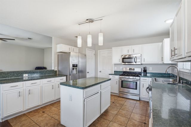 1026 Meadowbend Drive, Cedar Hill, TX 75104