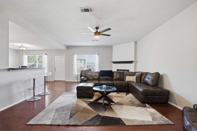 1026 Meadowbend Drive, Cedar Hill, TX 75104