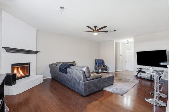 1026 Meadowbend Drive, Cedar Hill, TX 75104