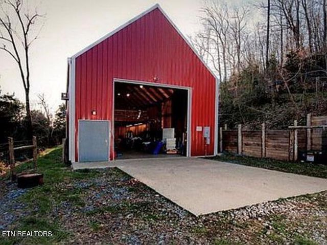360 Spurlock Hollow Lane, Gainesboro, TN 38562