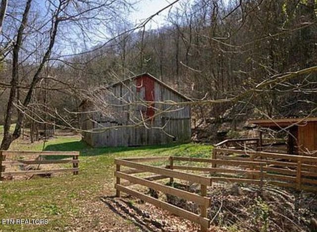 360 Spurlock Hollow Lane, Gainesboro, TN 38562