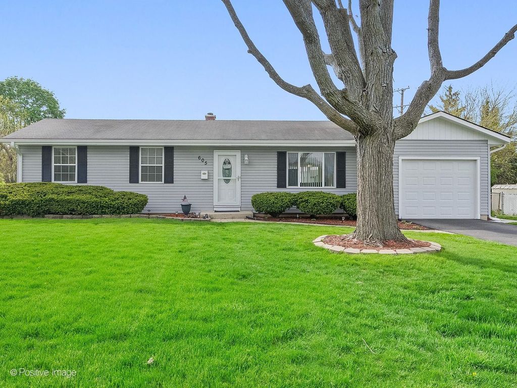 605 Commanche Court, Carol Stream, IL 60188