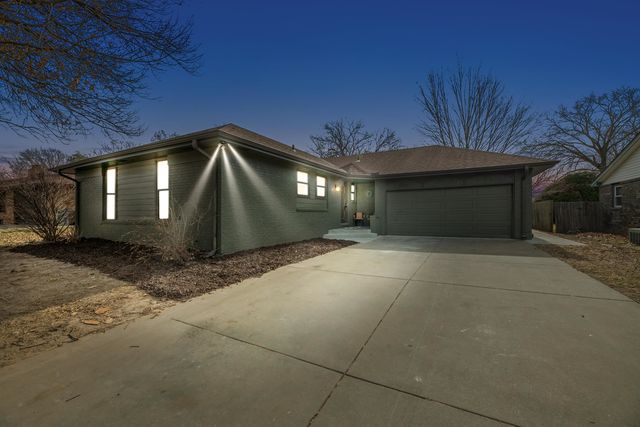9109 E Barron Rd, Wichita, KS 67207