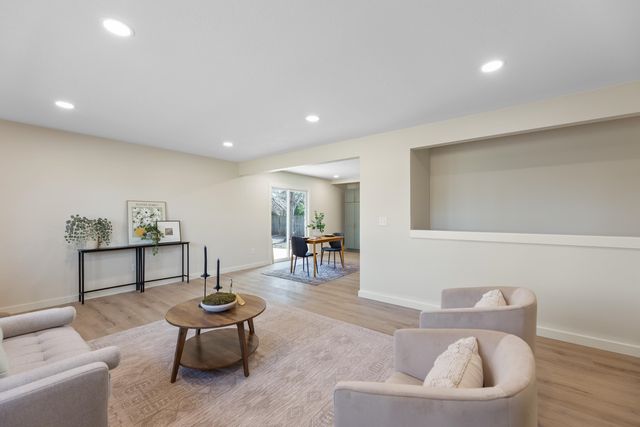 9109 E Barron Rd, Wichita, KS 67207