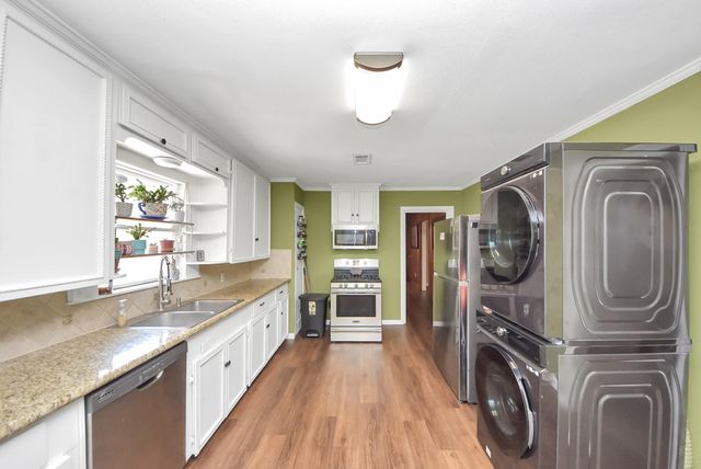 201 S Roosevelt Avenue, Cleveland, TX 77327