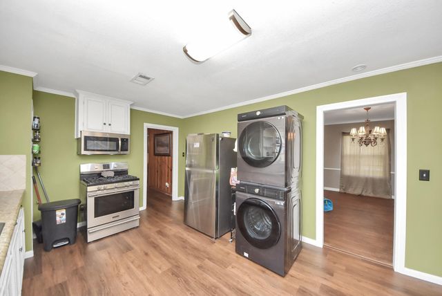 201 S Roosevelt Avenue, Cleveland, TX 77327