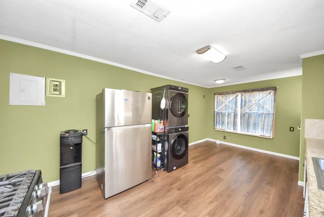 201 S Roosevelt Avenue, Cleveland, TX 77327