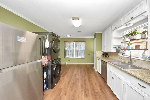 201 S Roosevelt Avenue, Cleveland, TX 77327