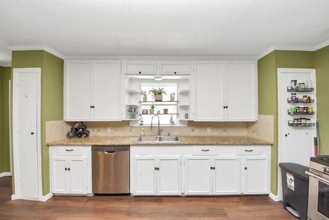 201 S Roosevelt Avenue, Cleveland, TX 77327