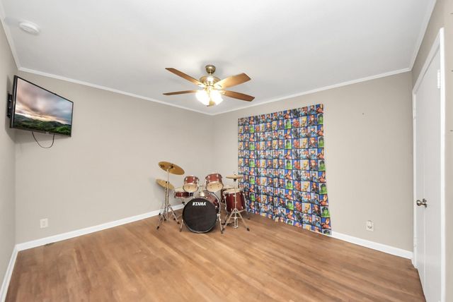 201 S Roosevelt Avenue, Cleveland, TX 77327
