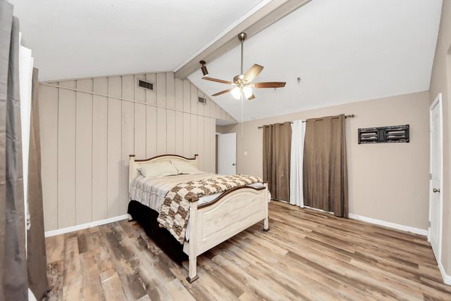 201 S Roosevelt Avenue, Cleveland, TX 77327