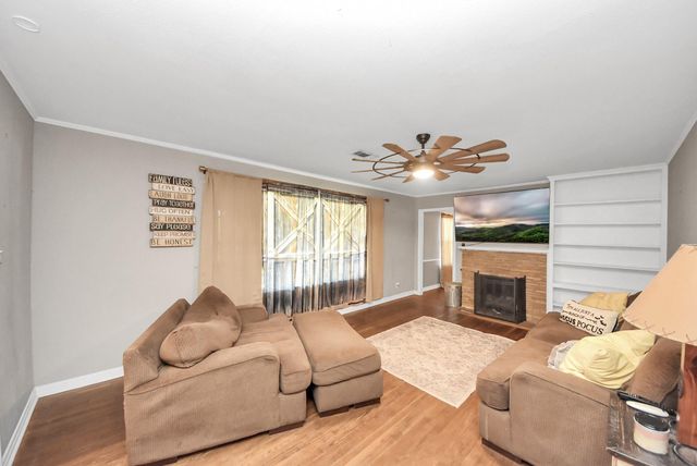 201 S Roosevelt Avenue, Cleveland, TX 77327