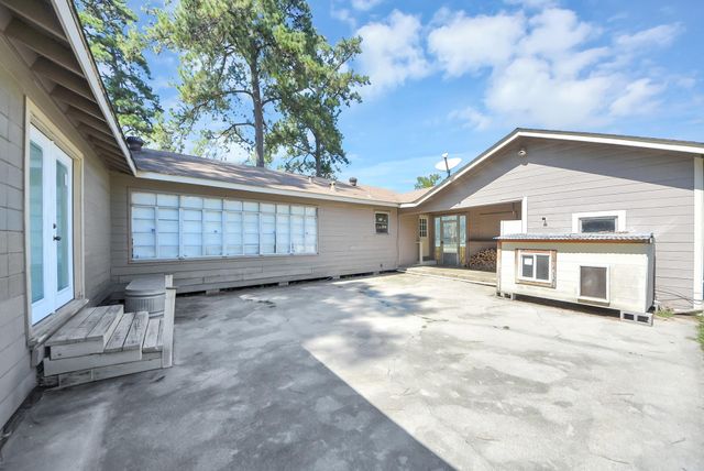 201 S Roosevelt Avenue, Cleveland, TX 77327