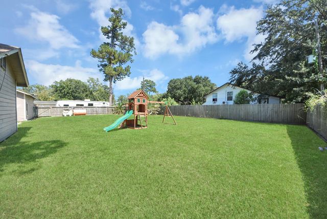 201 S Roosevelt Avenue, Cleveland, TX 77327