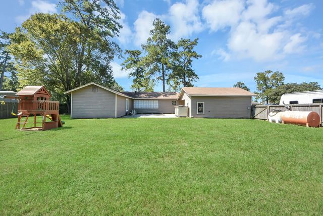 201 S Roosevelt Avenue, Cleveland, TX 77327