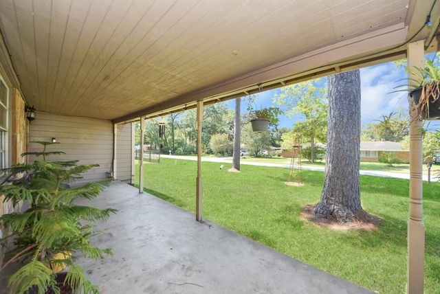 201 S Roosevelt Avenue, Cleveland, TX 77327