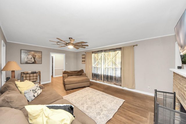 201 S Roosevelt Avenue, Cleveland, TX 77327