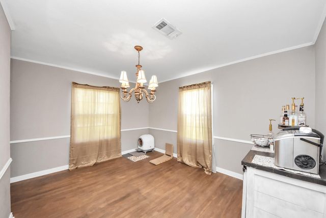 201 S Roosevelt Avenue, Cleveland, TX 77327