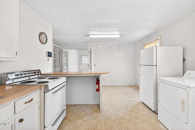 1028 Queen Ann Street, Burlington, NC 27217