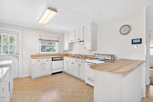 1028 Queen Ann Street, Burlington, NC 27217