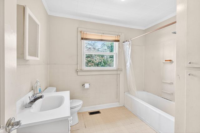 1028 Queen Ann Street, Burlington, NC 27217