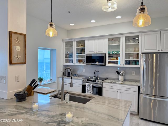 423 S Atlantic Ave Apt 102, New Smyrna Beach, FL 32169