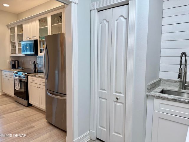 423 S Atlantic Ave Apt 102, New Smyrna Beach, FL 32169