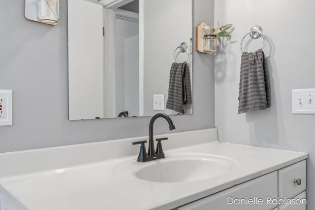 3679 Yellowstone Drive Sw, Grandville City, MI 49418