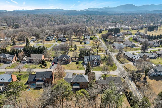 3535 Windsor Oaks CIR, Roanoke, VA 24018