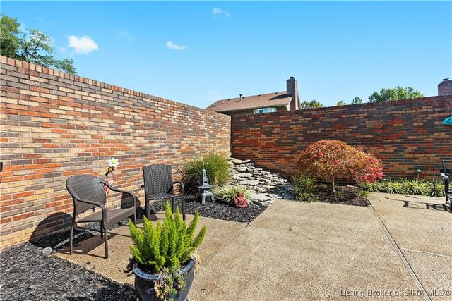 1640 Greenbriar Court, Jeffersonville, IN 47130