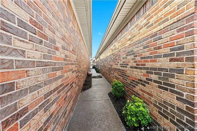 1640 Greenbriar Court, Jeffersonville, IN 47130