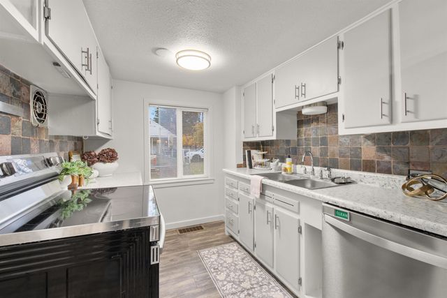 711 S Coleman St, Spokane Valley, WA 99212