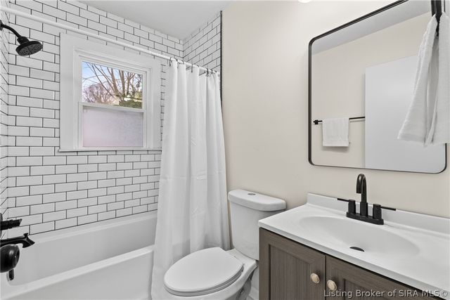 230 Fallsview Drive, Clarksville, IN 47129