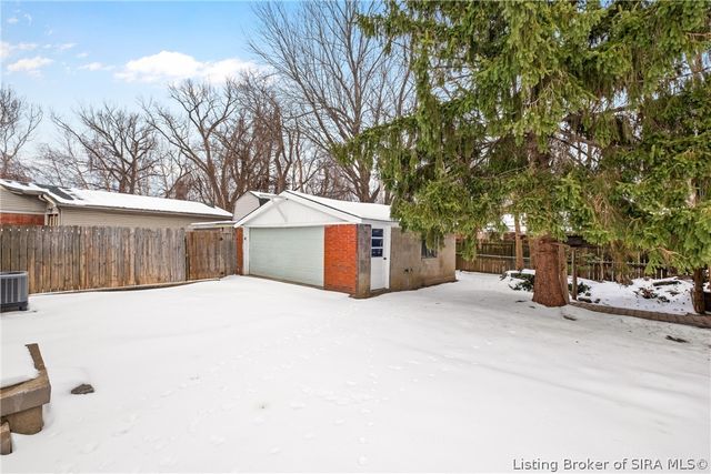 230 Fallsview Drive, Clarksville, IN 47129