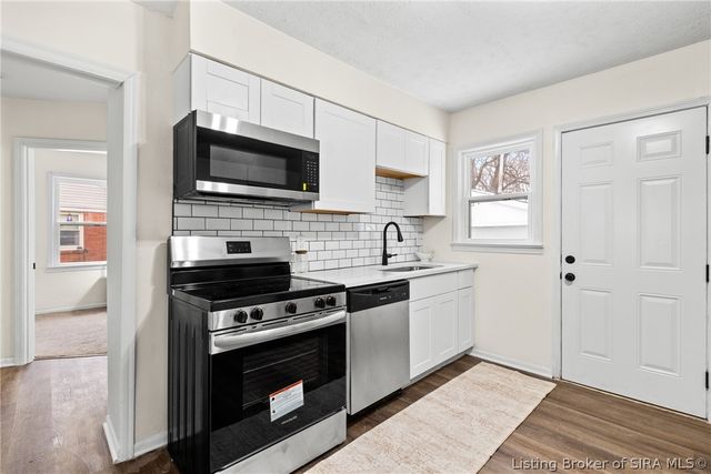 230 Fallsview Drive, Clarksville, IN 47129