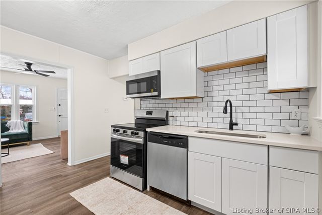 230 Fallsview Drive, Clarksville, IN 47129