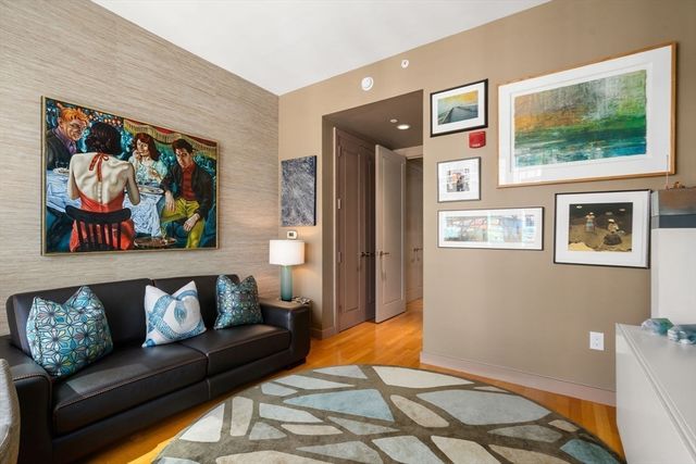 400 Stuart Street 16E, Boston, MA 02116