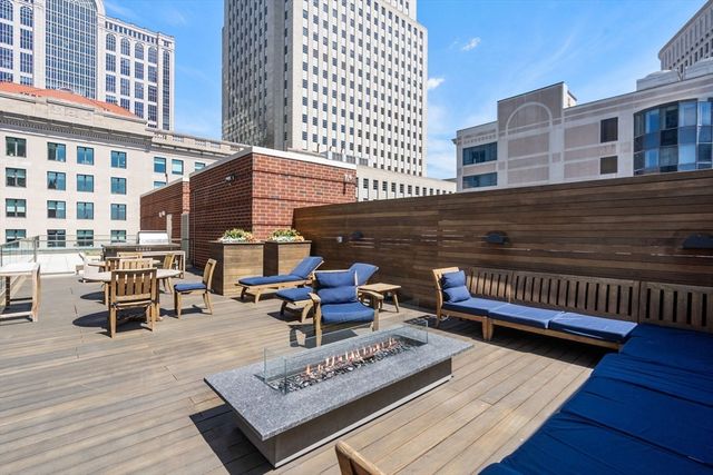 400 Stuart Street 16E, Boston, MA 02116