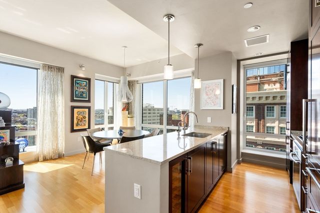 400 Stuart Street 16E, Boston, MA 02116