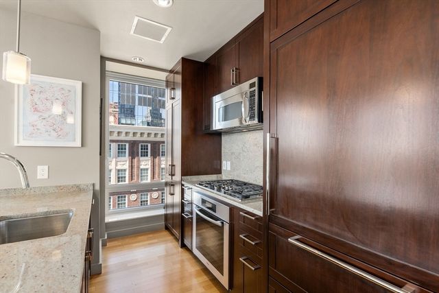 400 Stuart Street 16E, Boston, MA 02116