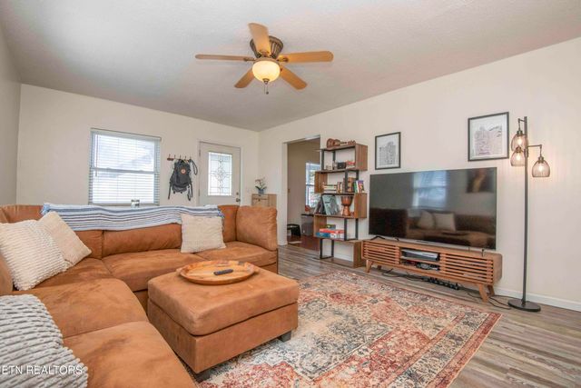 1810 Old Niles Ferry Rd, Maryville, TN 37803