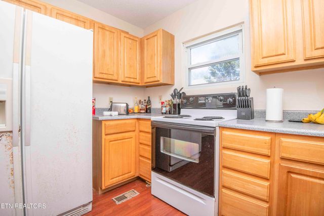 1810 Old Niles Ferry Rd, Maryville, TN 37803