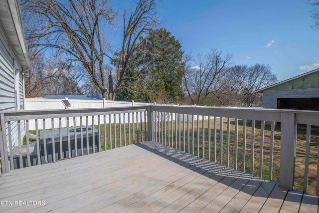 1810 Old Niles Ferry Rd, Maryville, TN 37803